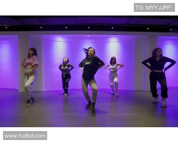 西安街舞队实力飙升引领潮流创新高展现街舞魅力与风采 西安街舞队实力飙升引领潮流创新高展现街舞魅力与风采